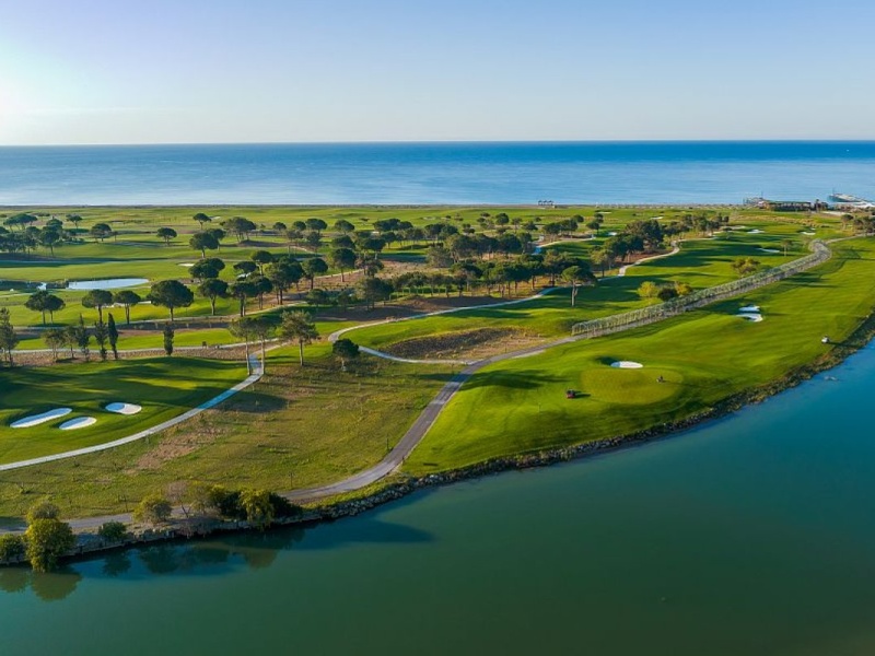 ¿Pensando en más golf?